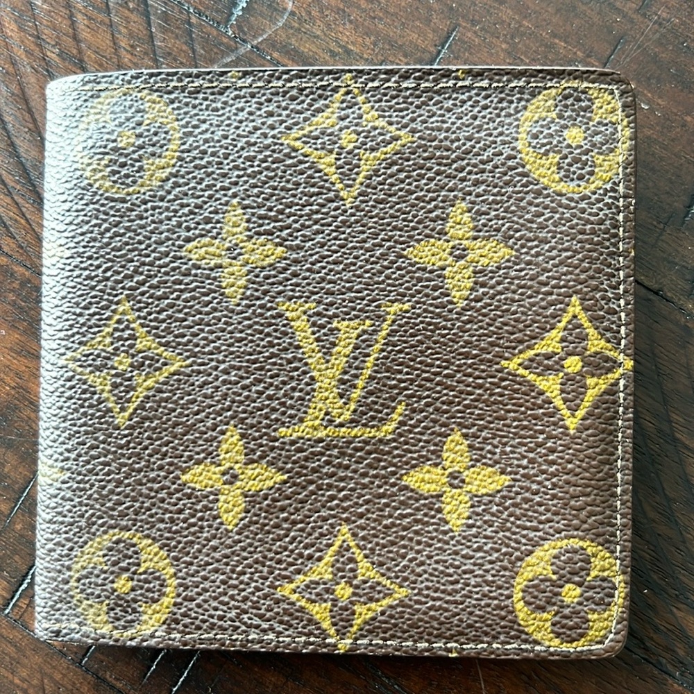 Louis Vuitton Monogram Bifold Wallet Authentic